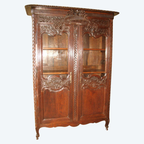 Armoire de mariage vitrée et sculptée en chêne époque 19ème Origine Normandie