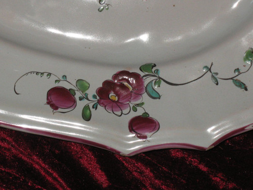 Plat ovale en faïence de Sceaux époque 18ème décor floral polychrome