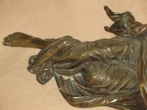 Sculpture en bronze Femme à l'antique avec nid d'oiseaux époque 19ème
