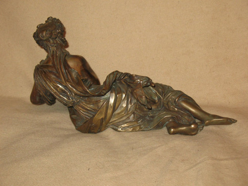 Sculpture en bronze Femme à l'antique avec nid d'oiseaux époque 19ème