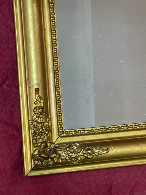 Specchiera piccola in stucco e legno dorato stile Luigi Filippo del XIX secolo