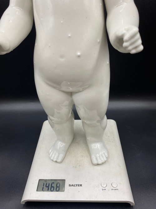CHILD IN FOOT PORCELAIN
