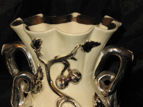 Coppia di vasi in terracotta di Langeais con decorazione a uva spina firmati Charles de Boissimon XIX secolo