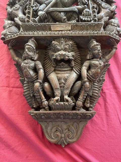 Imposant Bas Relief En Bois Sculpté Figurant Shiva - Travail Hindou