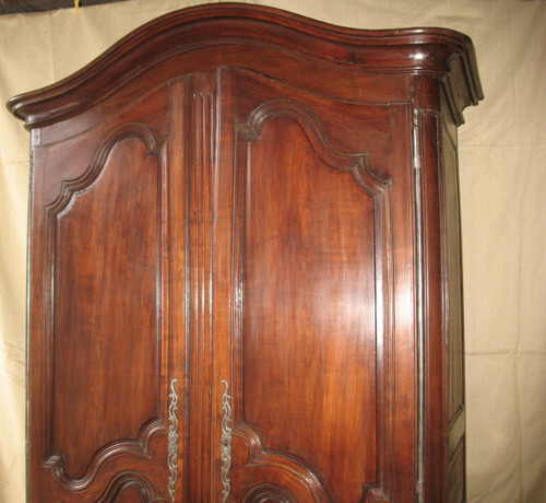 Schrank aus Obstholz Anfang des 19. Jahrhunderts im Stil von Louis XV