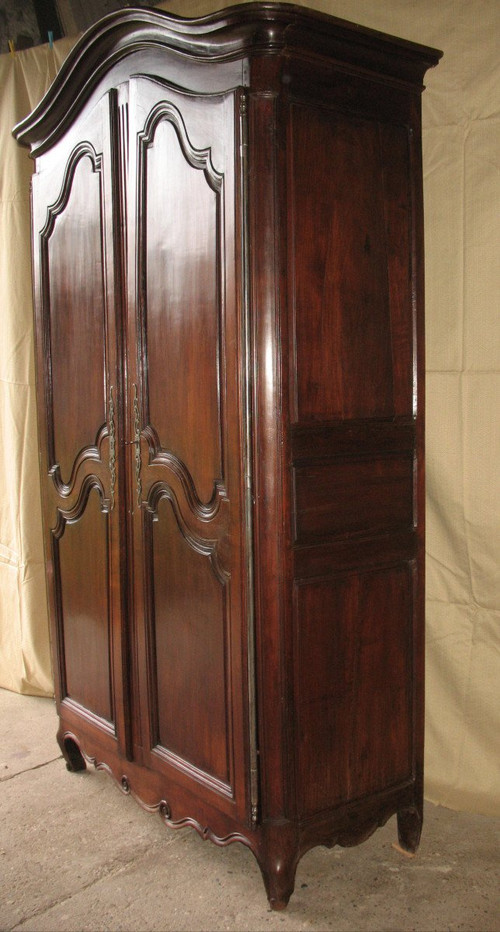 Schrank aus Obstholz Anfang des 19. Jahrhunderts im Stil von Louis XV