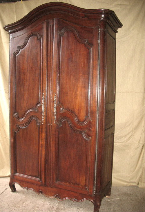 Schrank aus Obstholz Anfang des 19. Jahrhunderts im Stil von Louis XV