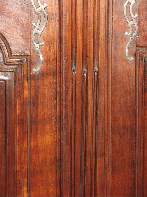 Schrank aus Obstholz Anfang des 19. Jahrhunderts im Stil von Louis XV