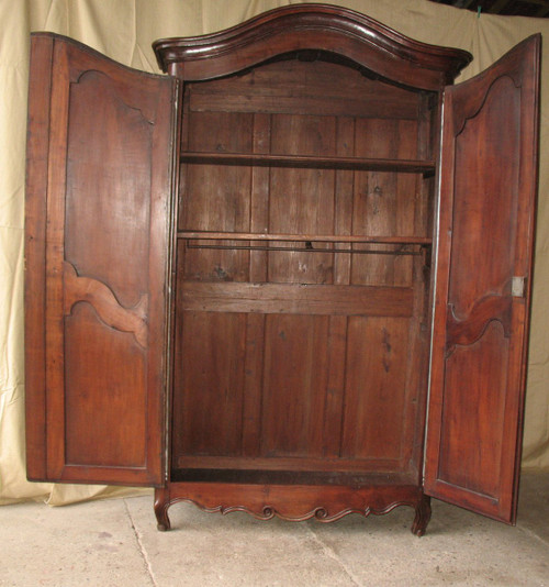 Schrank aus Obstholz Anfang des 19. Jahrhunderts im Stil von Louis XV