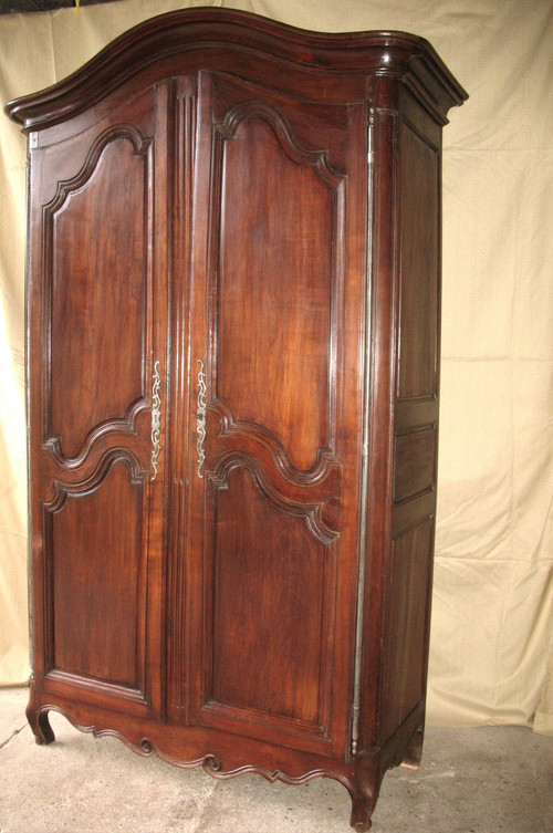 Schrank aus Obstholz Anfang des 19. Jahrhunderts im Stil von Louis XV