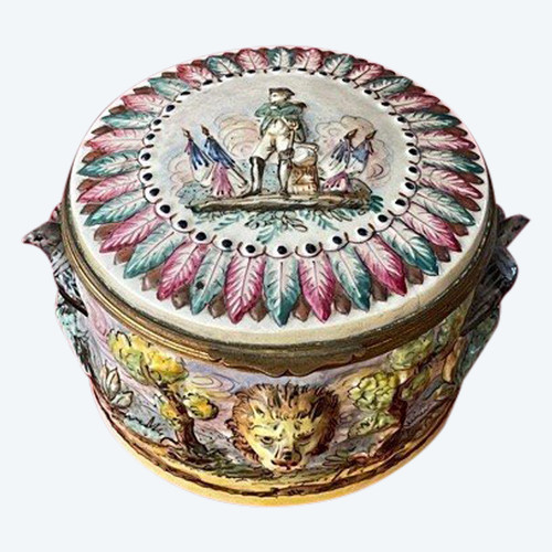 Candy box Porcelain Capodimonte Naples XIX Emperor Napoleon decoration