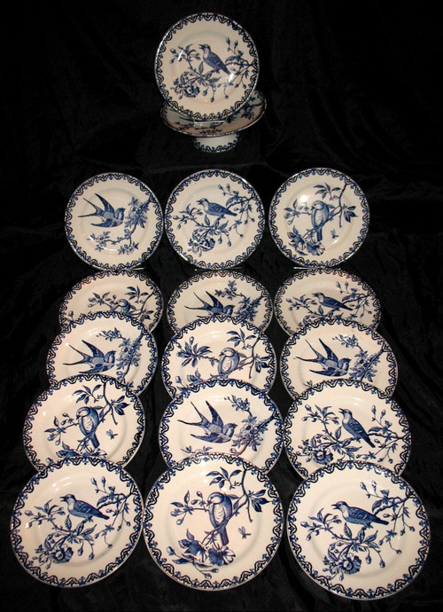 Service en faïence de Choisy le Roi à décor d'oiseaux style  japonisant époque 19ème