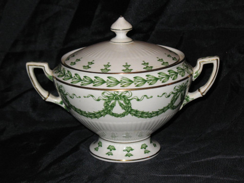 Sarreguemines porcelain tea set decorated with laurel leaves, 19th century