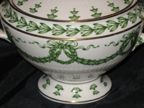 Sarreguemines porcelain tea set decorated with laurel leaves, 19th century