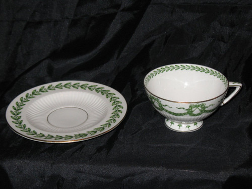 Sarreguemines porcelain tea set decorated with laurel leaves, 19th century