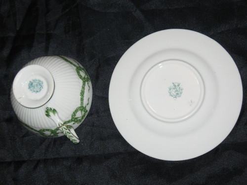 Sarreguemines porcelain tea set decorated with laurel leaves, 19th century