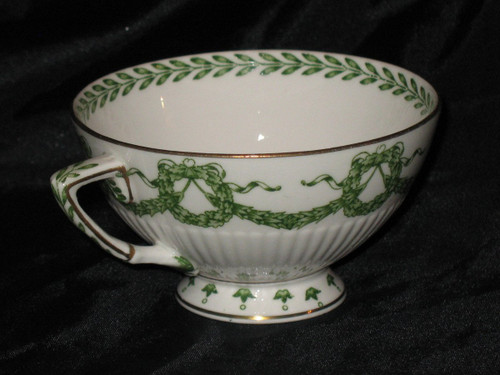 Sarreguemines porcelain tea set decorated with laurel leaves, 19th century