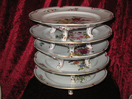 Table service of 102 pieces in fine Lunéville earthenware decorated with Saxony flowers, 19th century