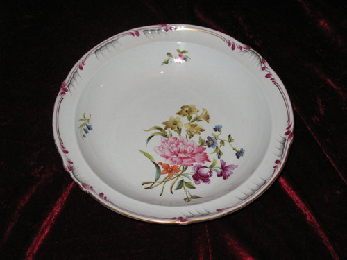 Table service of 102 pieces in fine Lunéville earthenware decorated with Saxony flowers, 19th century