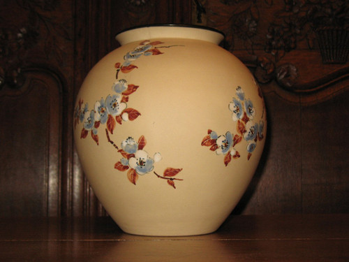 Grand vase boule en grès de Ciboure décor japonisant aux fleurs de cerisier de C Fischer époque 20ème
