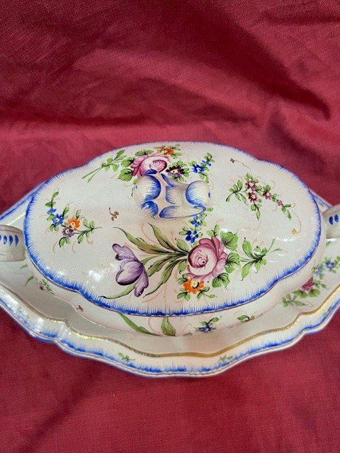 Small Soup tureen Faience De Clamecy of Louis XV style