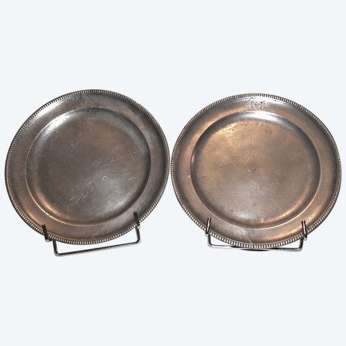 Pair of plates with a beaded edge in punched pewter by Laurent Morand in Lyon, 17th century