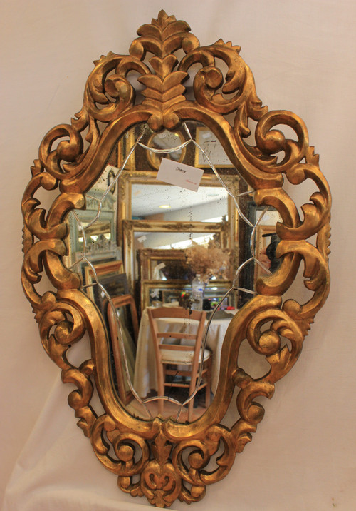 Italienischer Spiegel aus geschnitztem, durchbrochenem, konturiertem und vergoldetem Holz, 52 x 82 cm