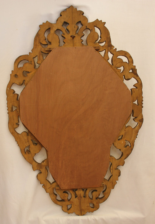 Italienischer Spiegel aus geschnitztem, durchbrochenem, konturiertem und vergoldetem Holz, 52 x 82 cm