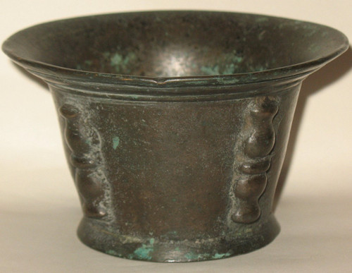 Petit mortier en bronze à contreforts époque 18ème OrigineVal de Loire