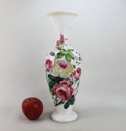 Handbemalte Opalvase. 19. Jahrhundert