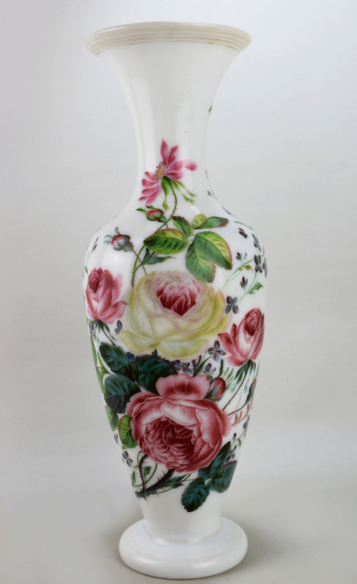 Handbemalte Opalvase. 19. Jahrhundert