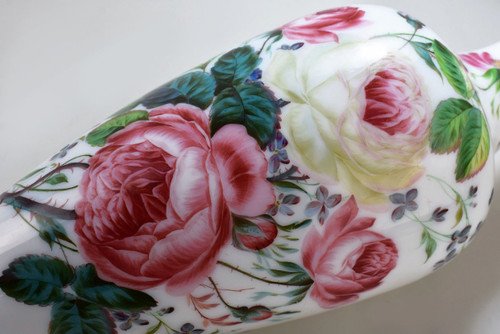 Handbemalte Opalvase. 19. Jahrhundert