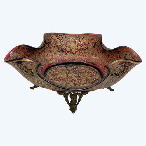 Ancienne coupe / centre de table en cristal rouge émaillé à l'or fin et monture en bronze XIX eme