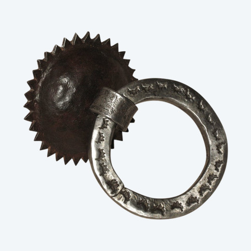 Heurtoir marteau de porte en fer forgé époque 17ème
