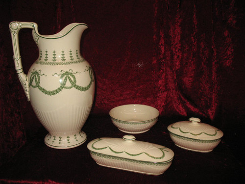 Servizio da toilette in maiolica Sarreguemines, stile Luigi XVI del XIX secolo, decorazione in alloro