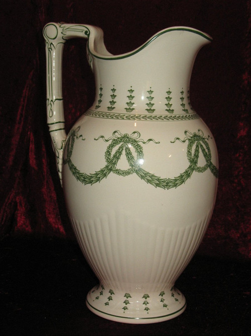 Servizio da toilette in maiolica Sarreguemines, stile Luigi XVI del XIX secolo, decorazione in alloro