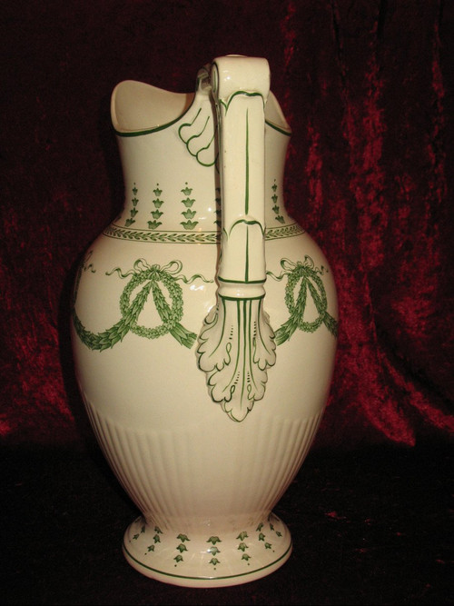 Servizio da toilette in maiolica Sarreguemines, stile Luigi XVI del XIX secolo, decorazione in alloro