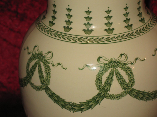 Servizio da toilette in maiolica Sarreguemines, stile Luigi XVI del XIX secolo, decorazione in alloro