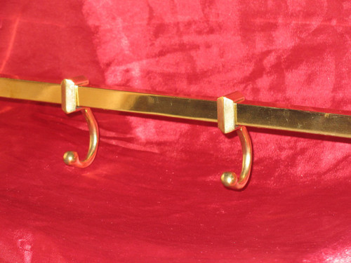 Wandregal für Küchen- oder Badutensilien aus Messing und Bronze. Art Deco