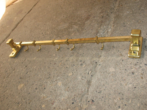 Wandregal für Küchen- oder Badutensilien aus Messing und Bronze. Art Deco