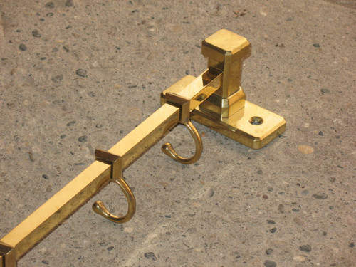 Wandregal für Küchen- oder Badutensilien aus Messing und Bronze. Art Deco
