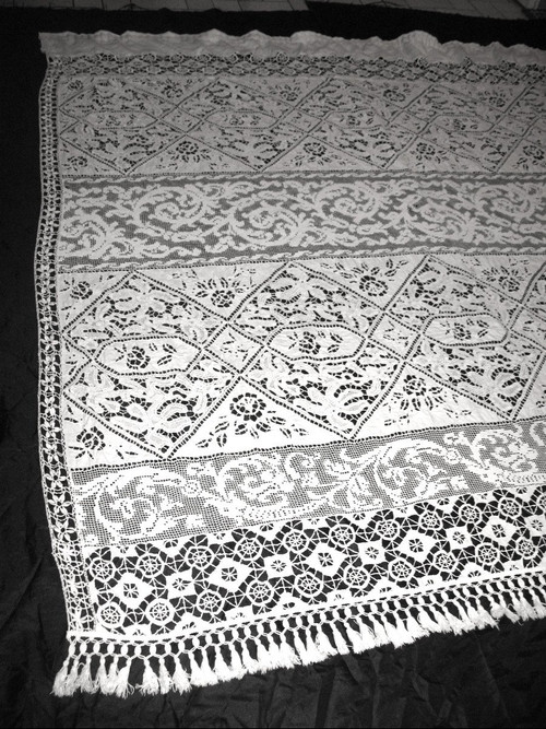 Large Luxeuil and Richelieu lace curtain, 19th century