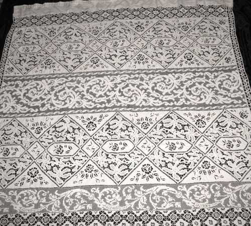 Large Luxeuil and Richelieu lace curtain, 19th century