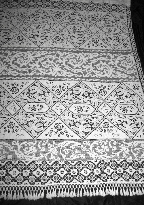 Large Luxeuil and Richelieu lace curtain, 19th century