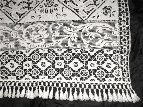 Large Luxeuil and Richelieu lace curtain, 19th century