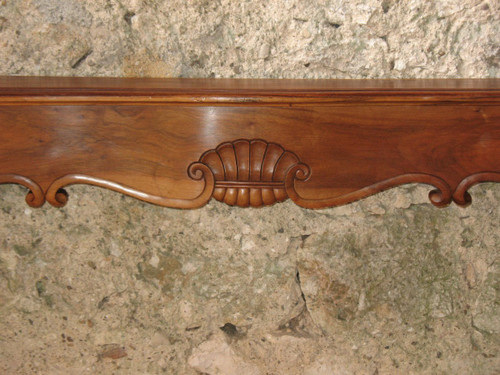 Crossbow-shaped fireplace and curved legs in walnut, Art Deco period