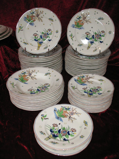 Service de table en faïence de Boch La  Louvière décor japonisant polychrome