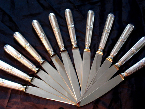24 silver plated knives with shell decor from Pradel Goléo in Montpellier
