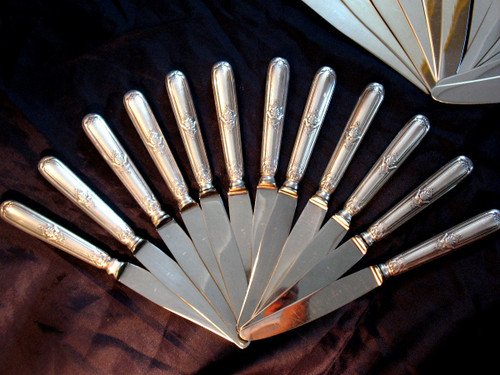 24 silver plated knives with shell decor from Pradel Goléo in Montpellier