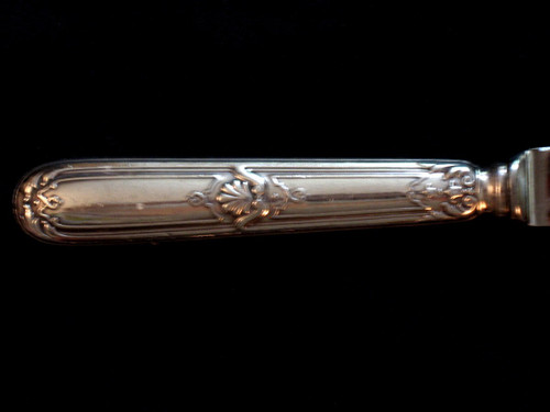 24 silver plated knives with shell decor from Pradel Goléo in Montpellier